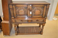 Lot 823 - small oak side cabinet