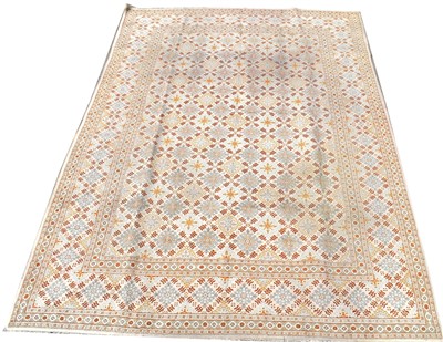 Lot 674 - Kashan carpet
