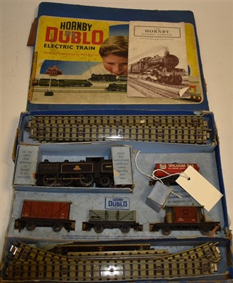 Lot 141 - Hornby Dublo train set