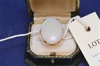 Lot 713 - Opal ring