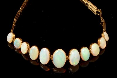 Lot 592 - Opal bracelet