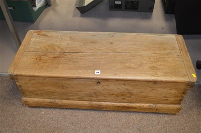 Lot 726 - Pine box