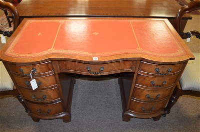 Lot 764 - Desk