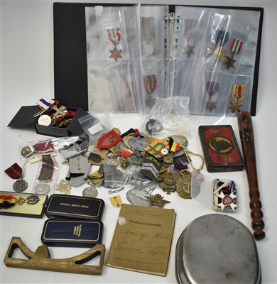 Lot 49 - Medals and militaria
