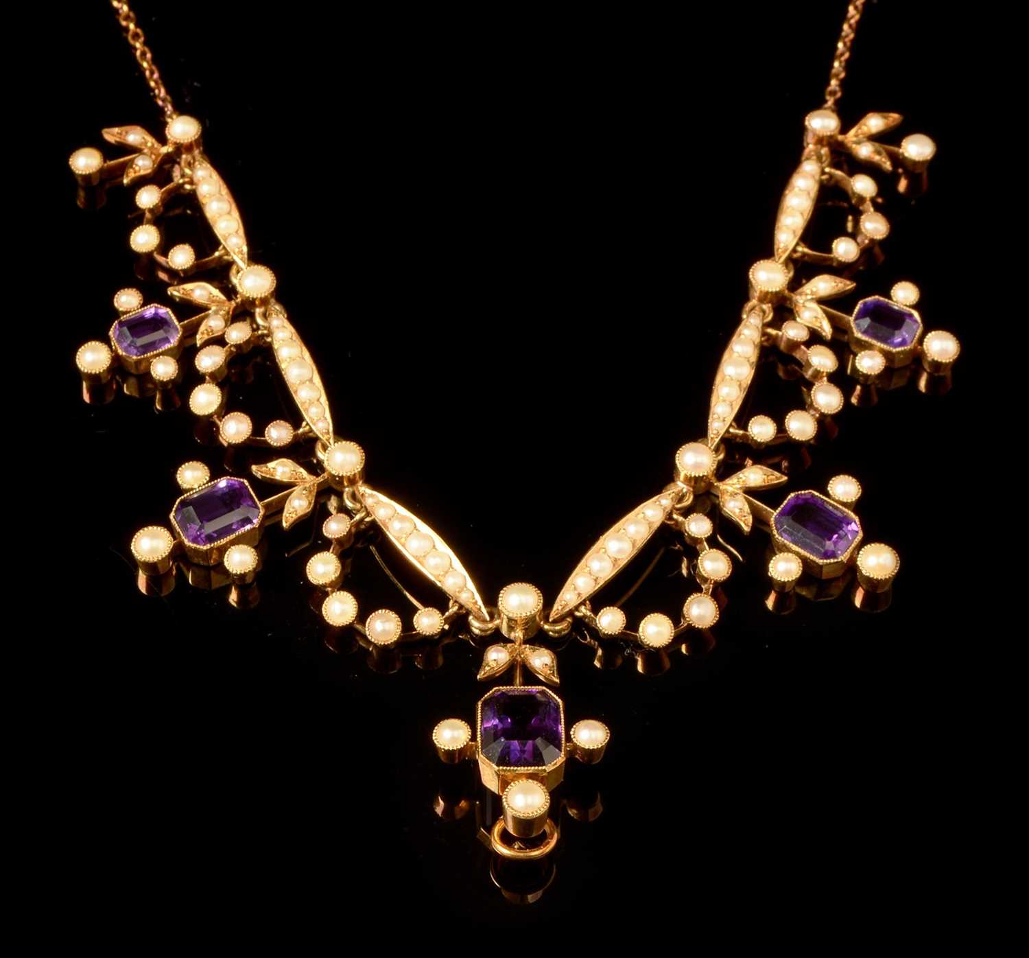 Lot 569 - Edwardian necklace