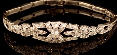 Lot 602 - Edwardian diamond bracelet