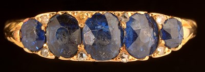 Lot 616 - Sapphire ring