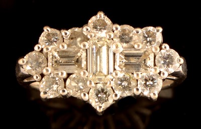 Lot 637 - Diamond dress ring