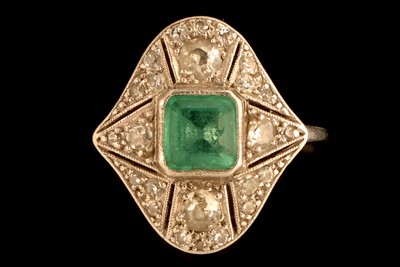 Lot 638 - Art Deco ring