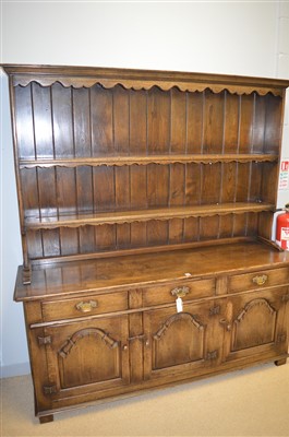 Lot 883 - Dresser