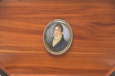 Lot 986 - An early 19th century memoriam box
