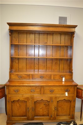 Lot 875 - dresser