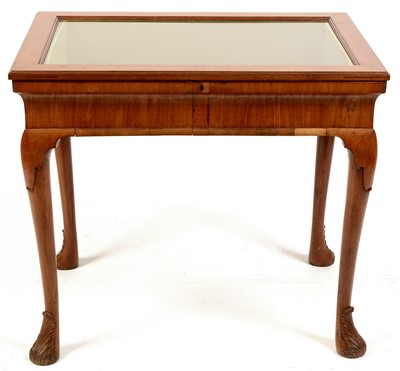 Lot 769 - A bijouterie table.