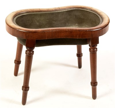 Lot 770 - An oval mahogany bidet with zinc liner.