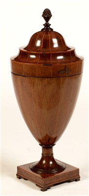 Lot 419 - Knife urn