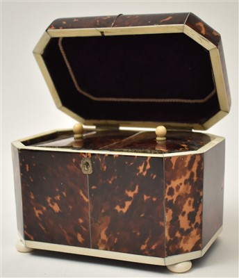 Lot 424 - Tea caddy