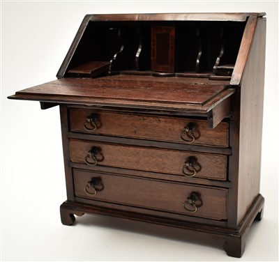 Lot 435 - An apprentice bureau