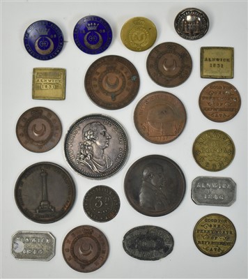 Lot 402 - Alnwick interest tokens and buttons