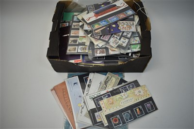 Lot 93 - QEII presentation packs