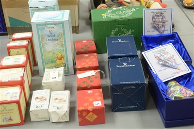 Lot 484 - Boxed figures