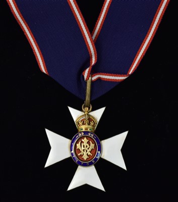 Lot 1511 - The Royal Victorian Order, Commanders neck badge