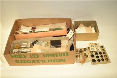 Lot 85 - Medals and cloth badges