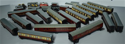 Lot 155 - Hornby Dublo rolling stock