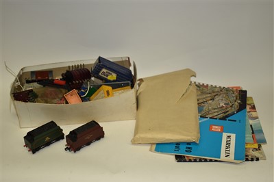 Lot 165 - Hornby Dublo parts