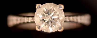 Lot 161 - A solitaire diamond ring