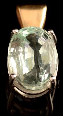 Lot 74 - Aquamarine pendant