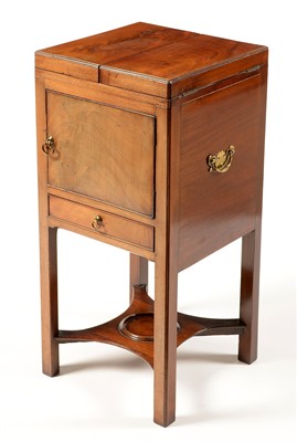 Lot 761 - George III mahogany wash stand