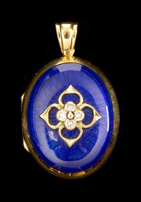Lot 161 - Locket pendant