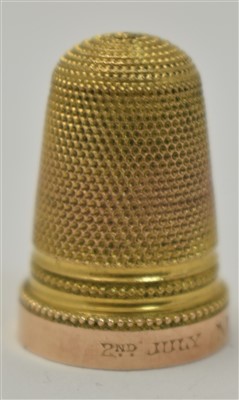 Lot 249 - Yellow metal thimble