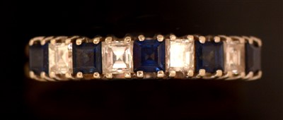 Lot 159 - Sapphire and diamond ring