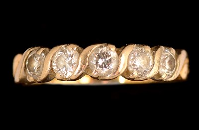 Lot 129 - A five stone diamond ring