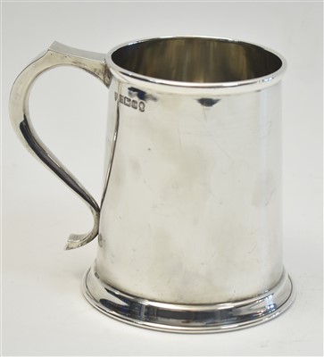 Lot 208 - Silver tankard