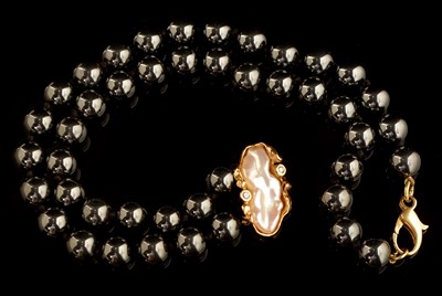 Lot 107 - Hematite necklace