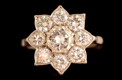 Lot 109 - Diamond cluster ring