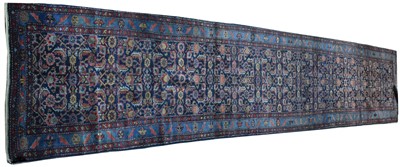 Lot 695 - Malaya runner