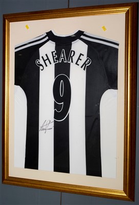 Lot 1543 - A Newcastle United facsimile football shirt, No. 9.