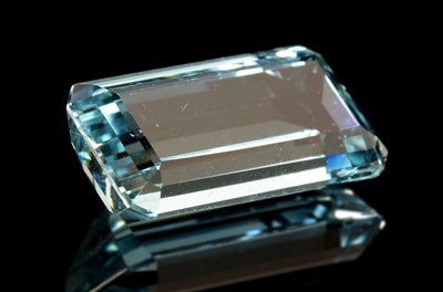Lot 69 - Loose aquamarine