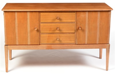 Lot 1591 - Gordon Russell of Broadway dining room suite.