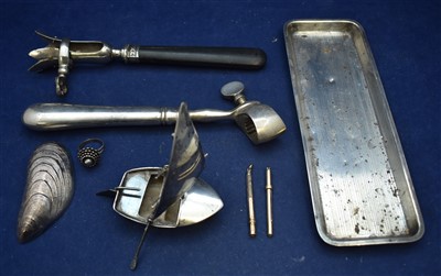 Lot 81 - 9ct gold and silver items