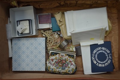 Lot 114 - Costume jewellery and other items