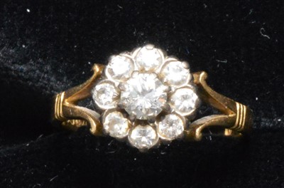 Lot 192 - Diamond cluster ring