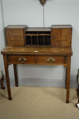 Lot 526 - Desk