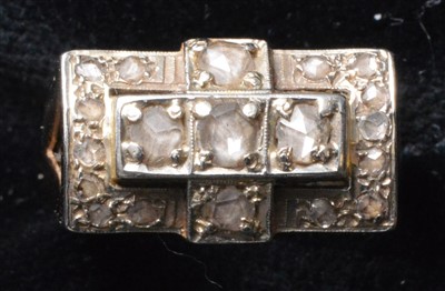 Lot 199 - Diamond dress ring