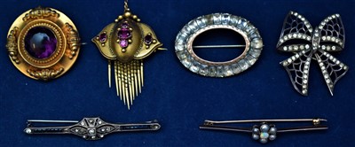Lot 70 - Six brooches