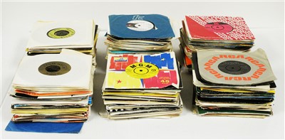 Lot 322 - Mixed singles