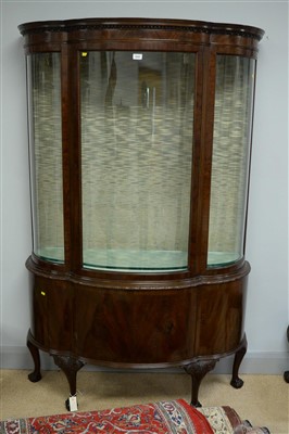 Lot 524 - China cabinet